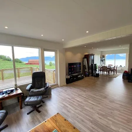 Panoramautsikt Over Eidsfjorden I Vakre Vesteralen Villa *