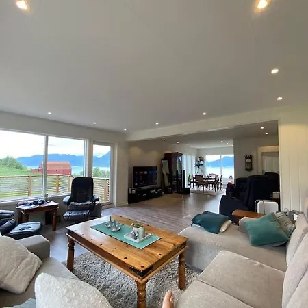 Panoramautsikt Over Eidsfjorden I Vakre Vesteralen Villa Stokmarknes